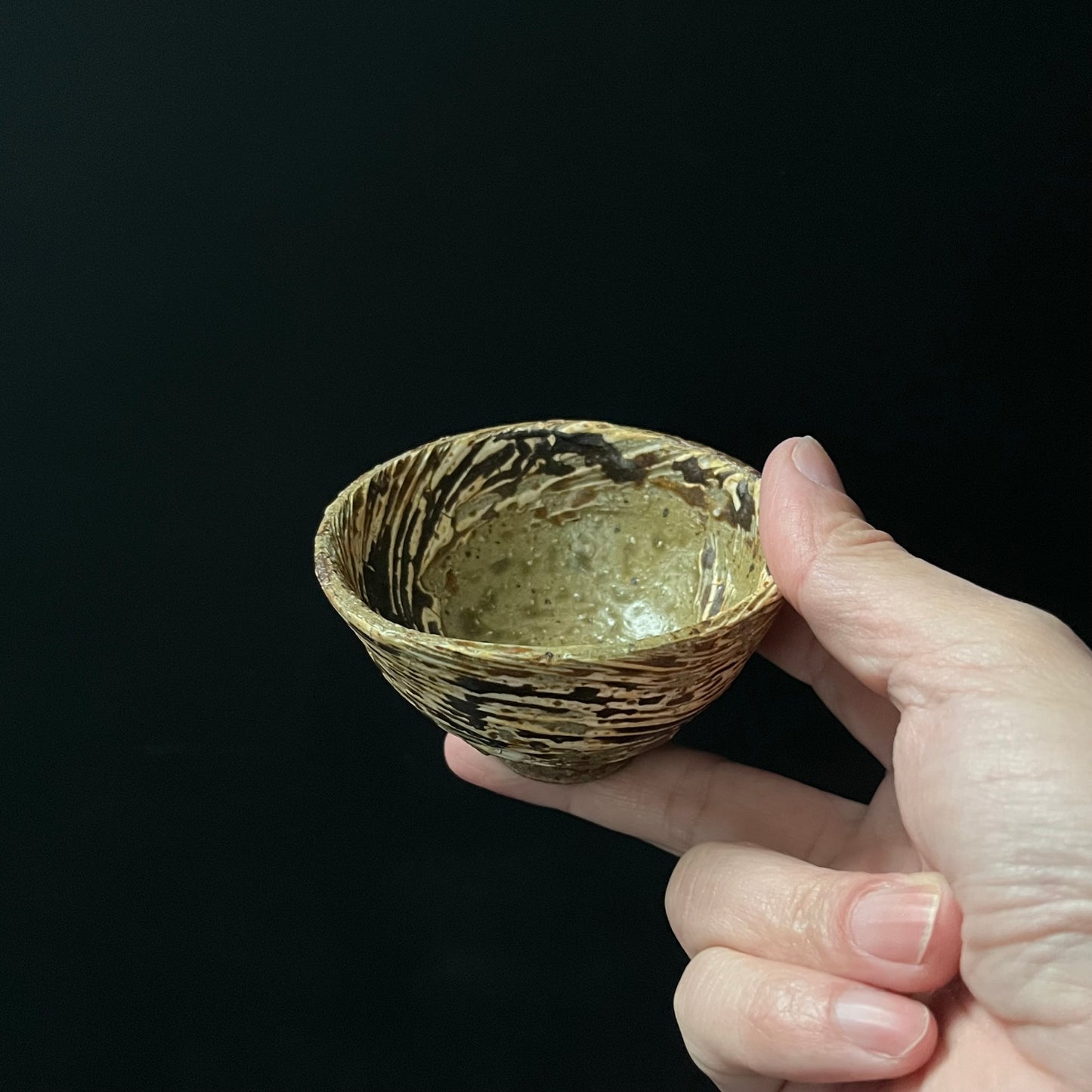 灰釉刷毛目酒呑