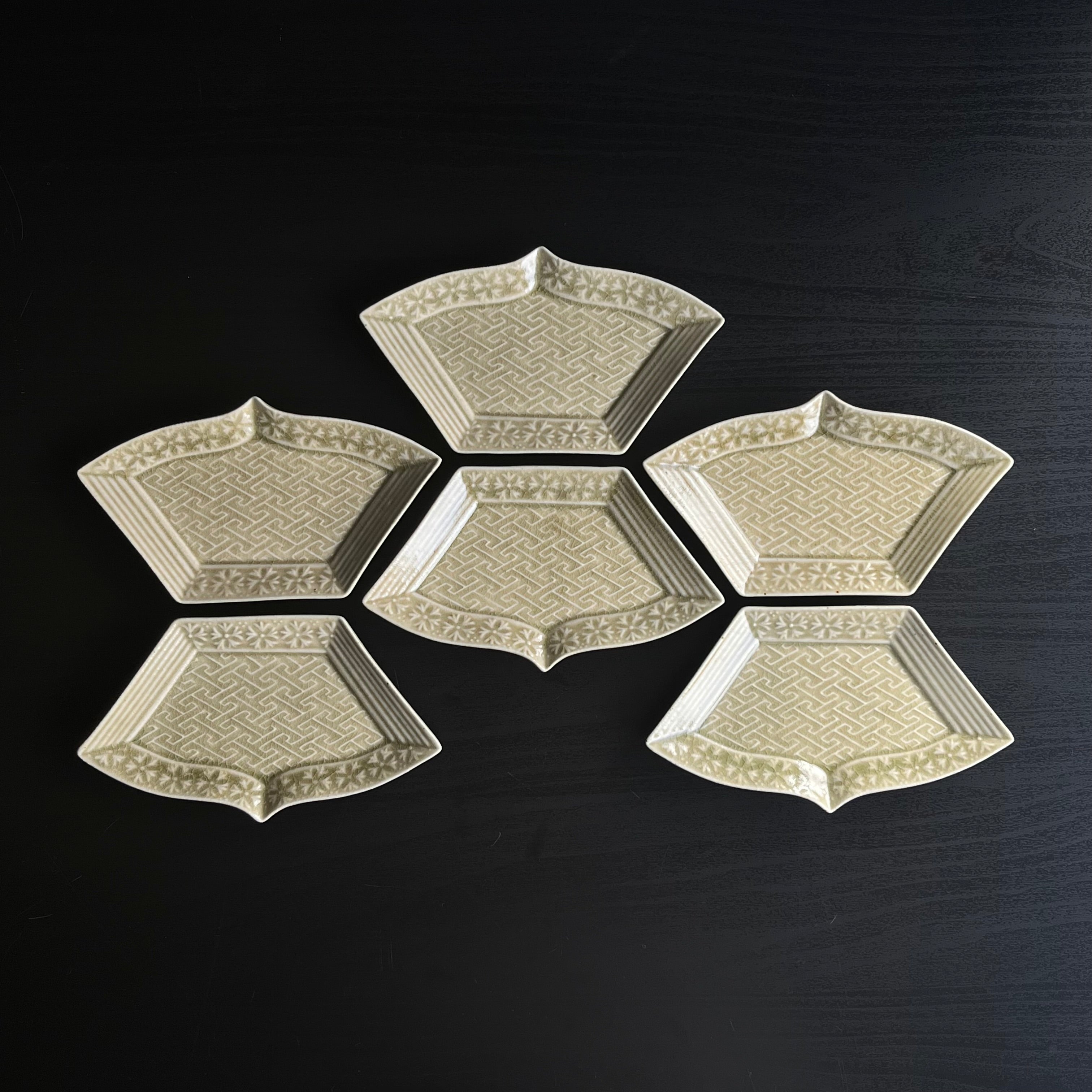 灰釉扇形小皿 | 石田裕哉 | 通販 – dandeliOn