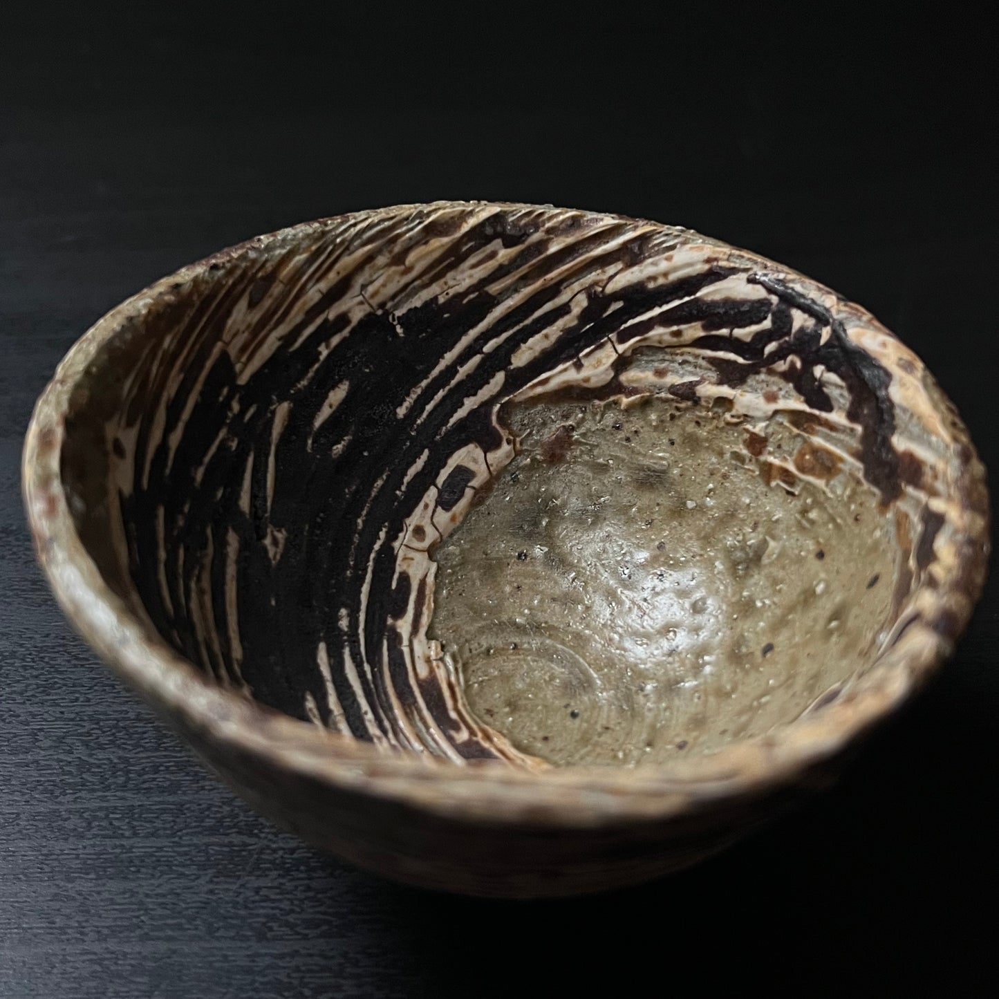 灰釉刷毛目酒呑
