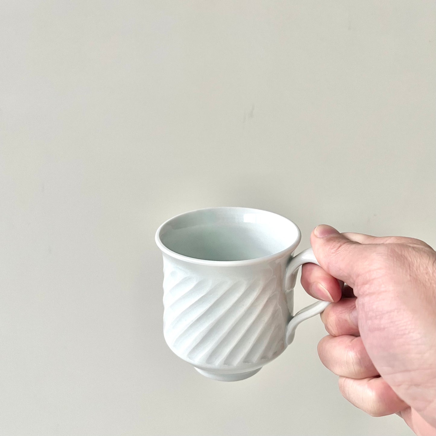 白磁シノギマグ