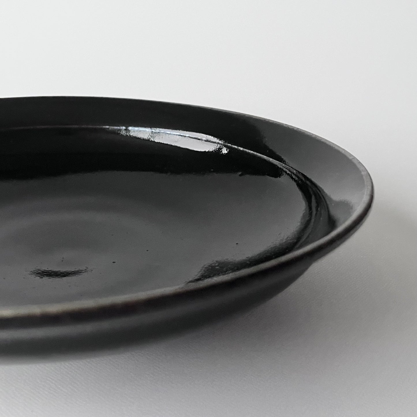 黒釉皿 7寸