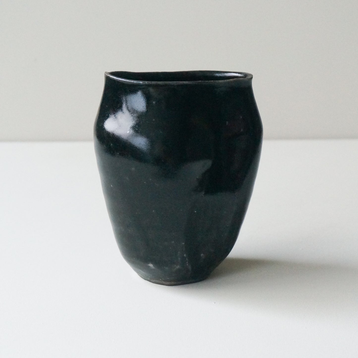 黒釉花入