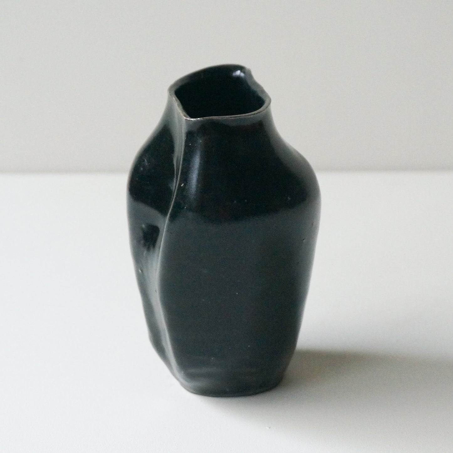 黒釉花入