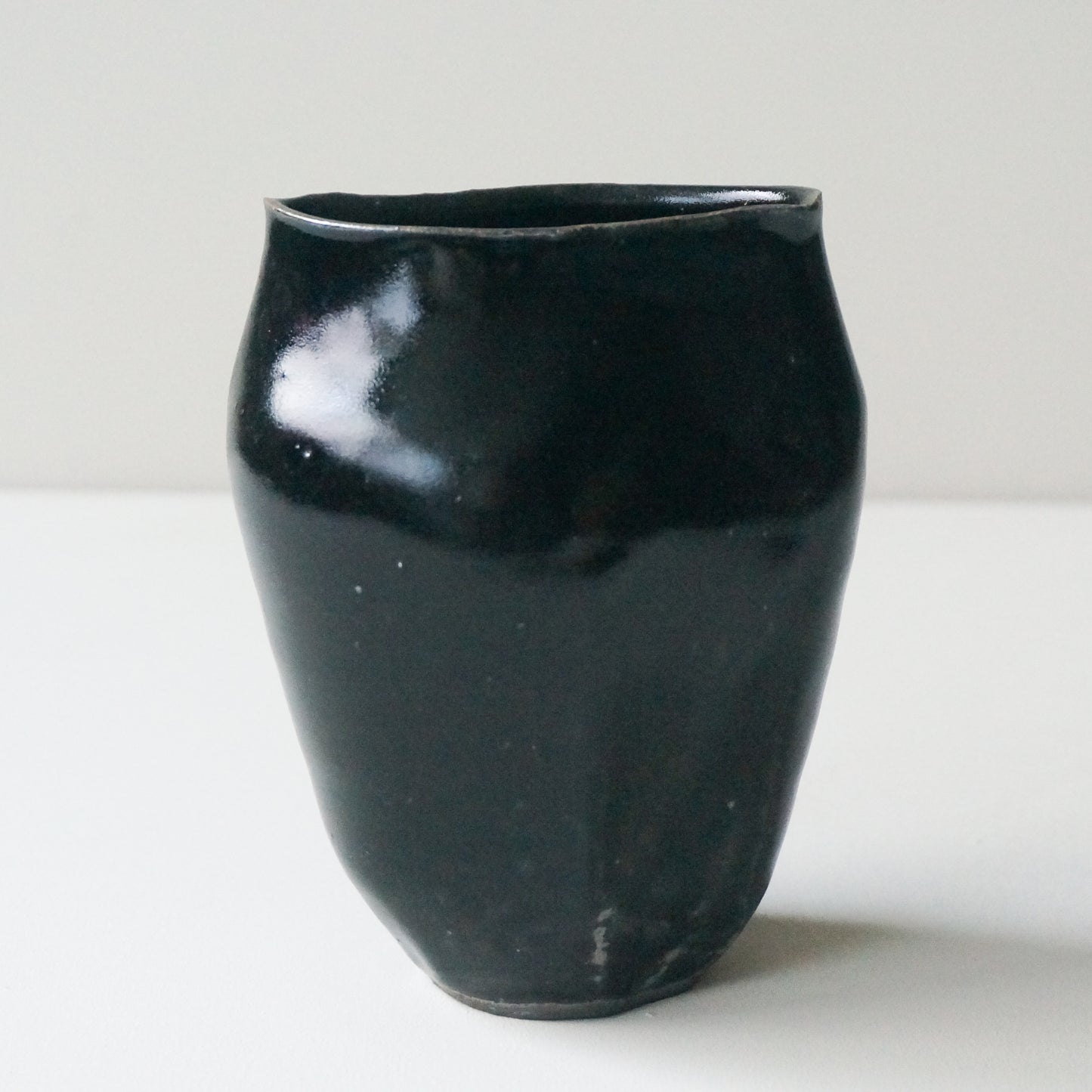 黒釉花入