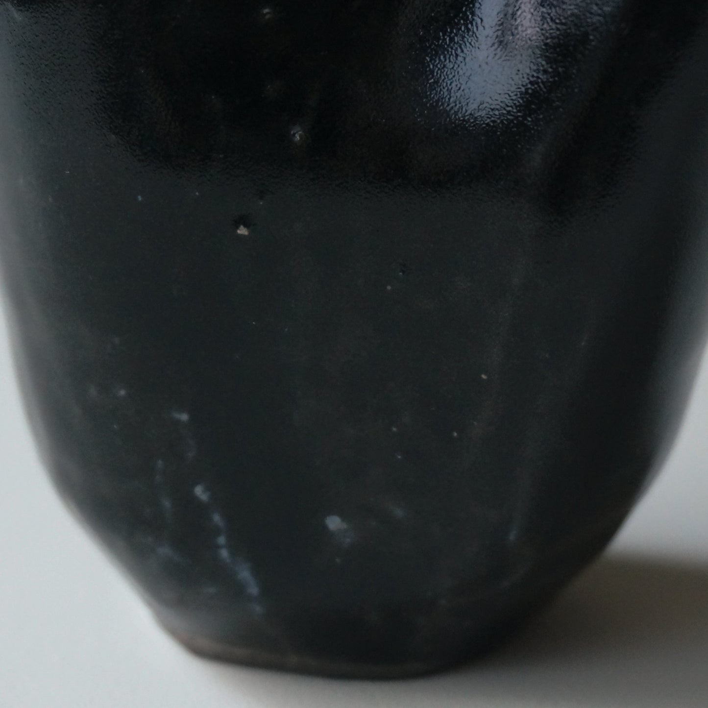 黒釉花入