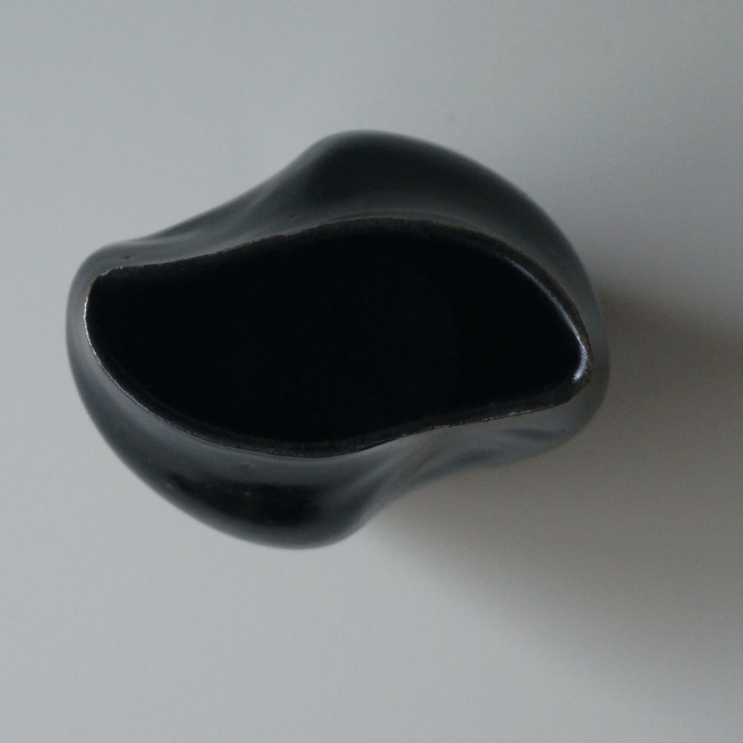黒釉花入