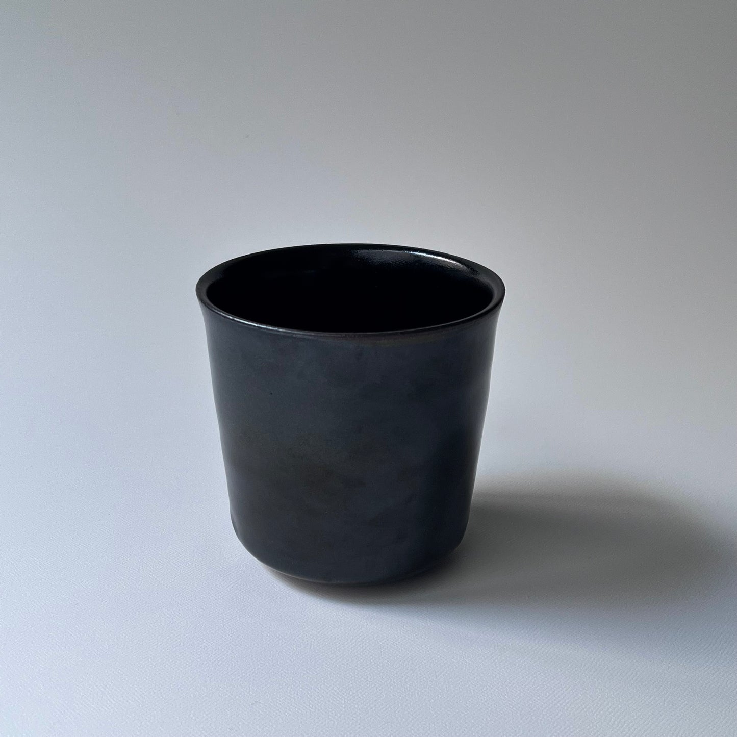 黒釉カップ