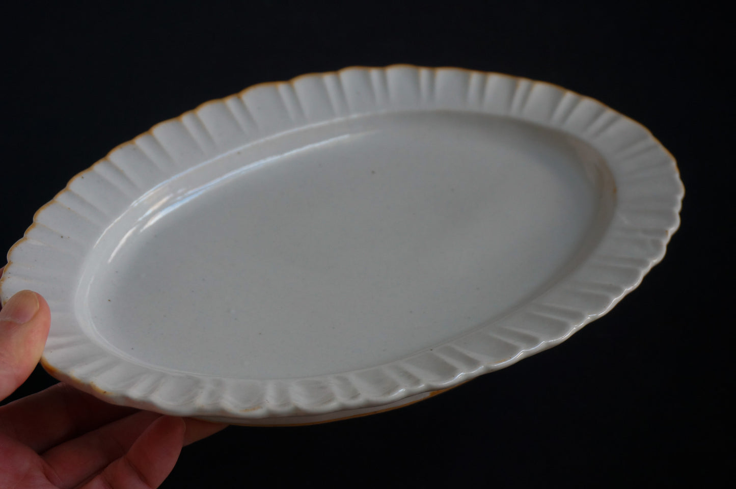 白釉輪花楕円皿