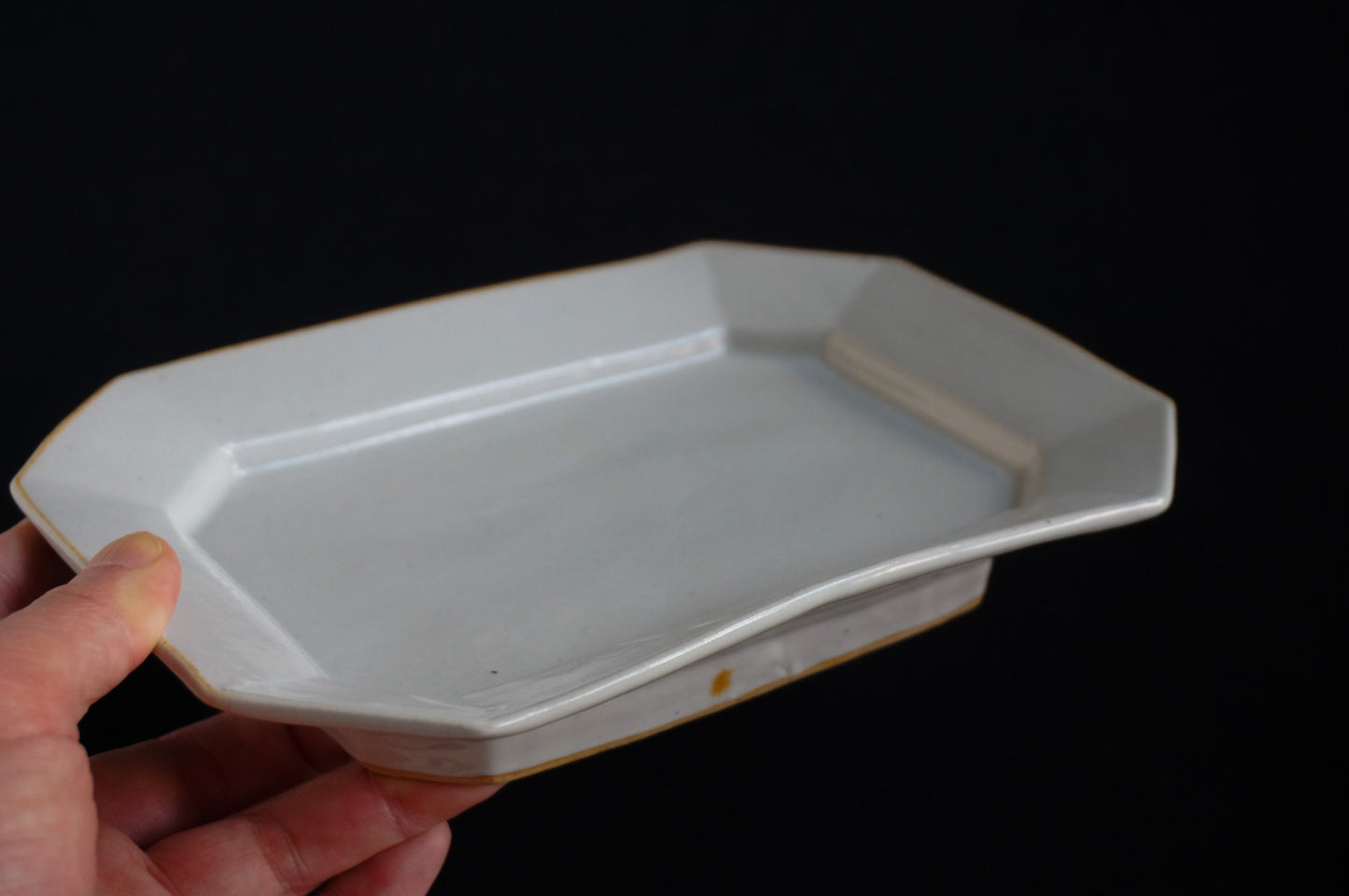 白釉隅切長方皿