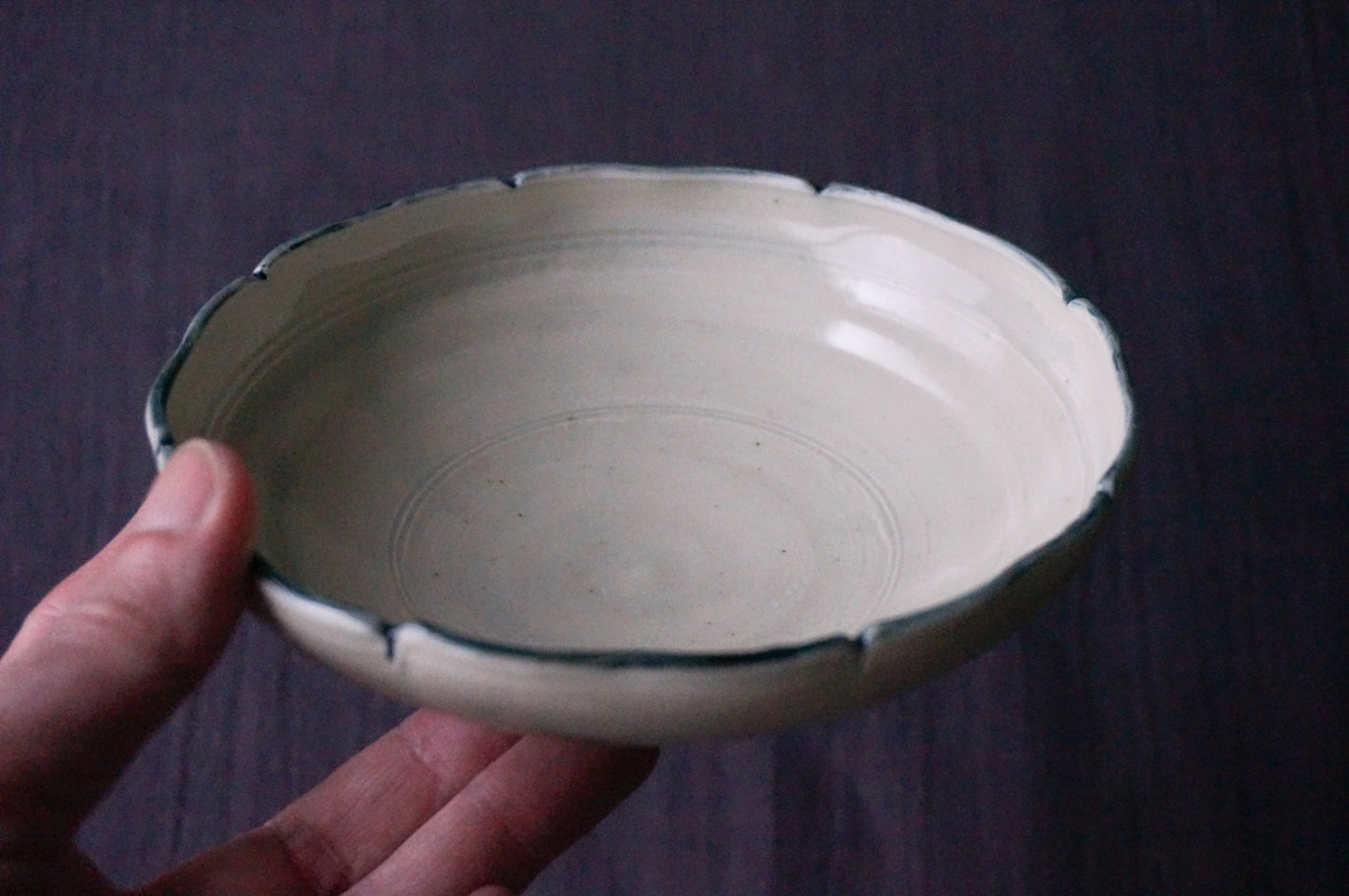 白瓷輪花鉢皿