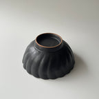 黒釉捻り菊鉢　大
