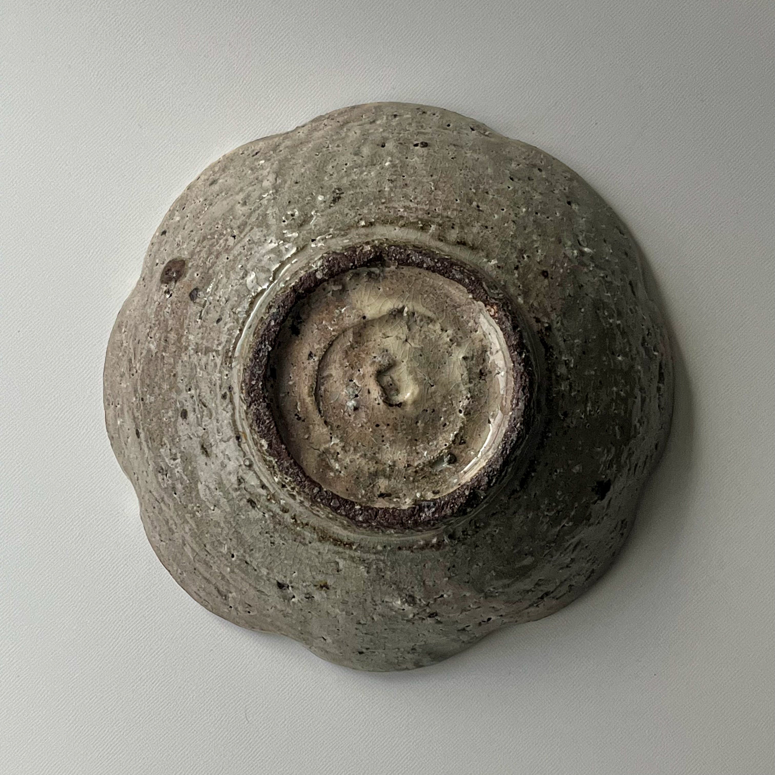 灰釉化粧花皿