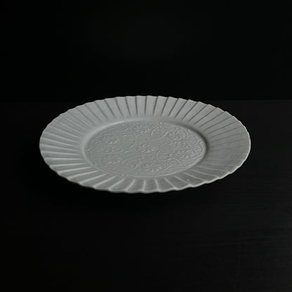 白磁草花文輪花皿