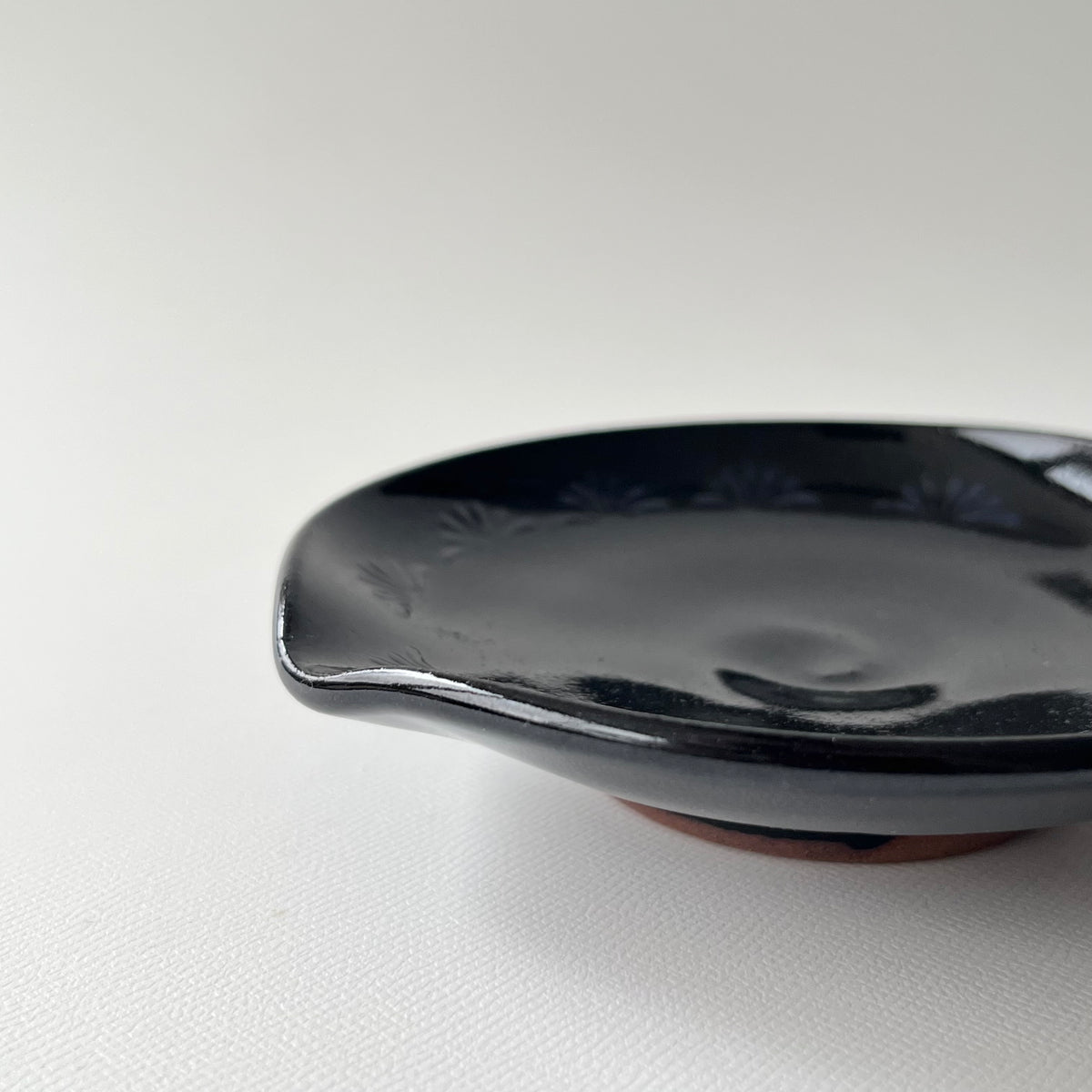 黒絵小皿　パルメット