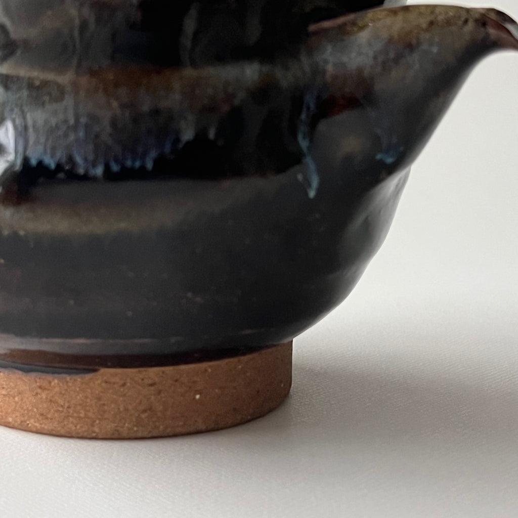 黒釉片口