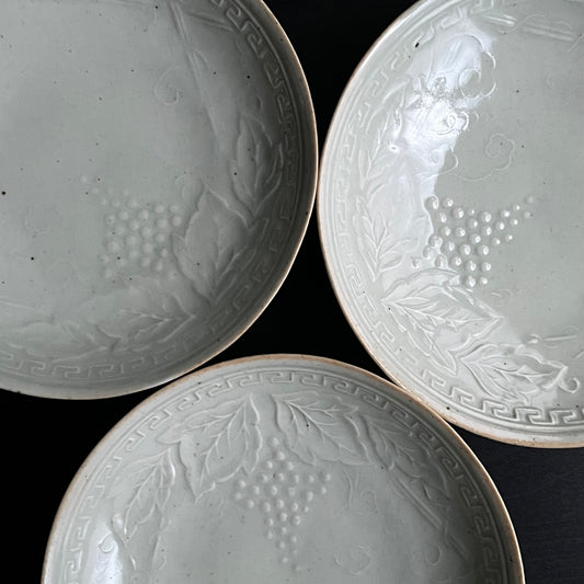 白磁ぶどう文皿