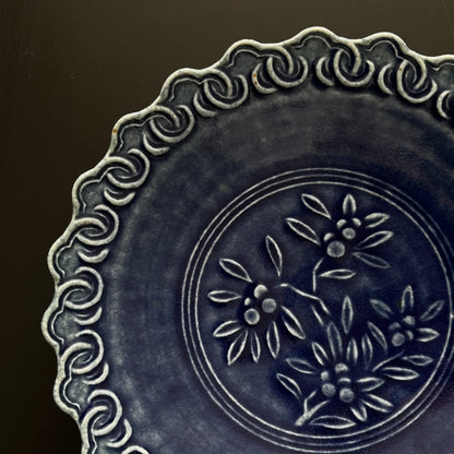 瑠璃釉ビワ文輪花皿