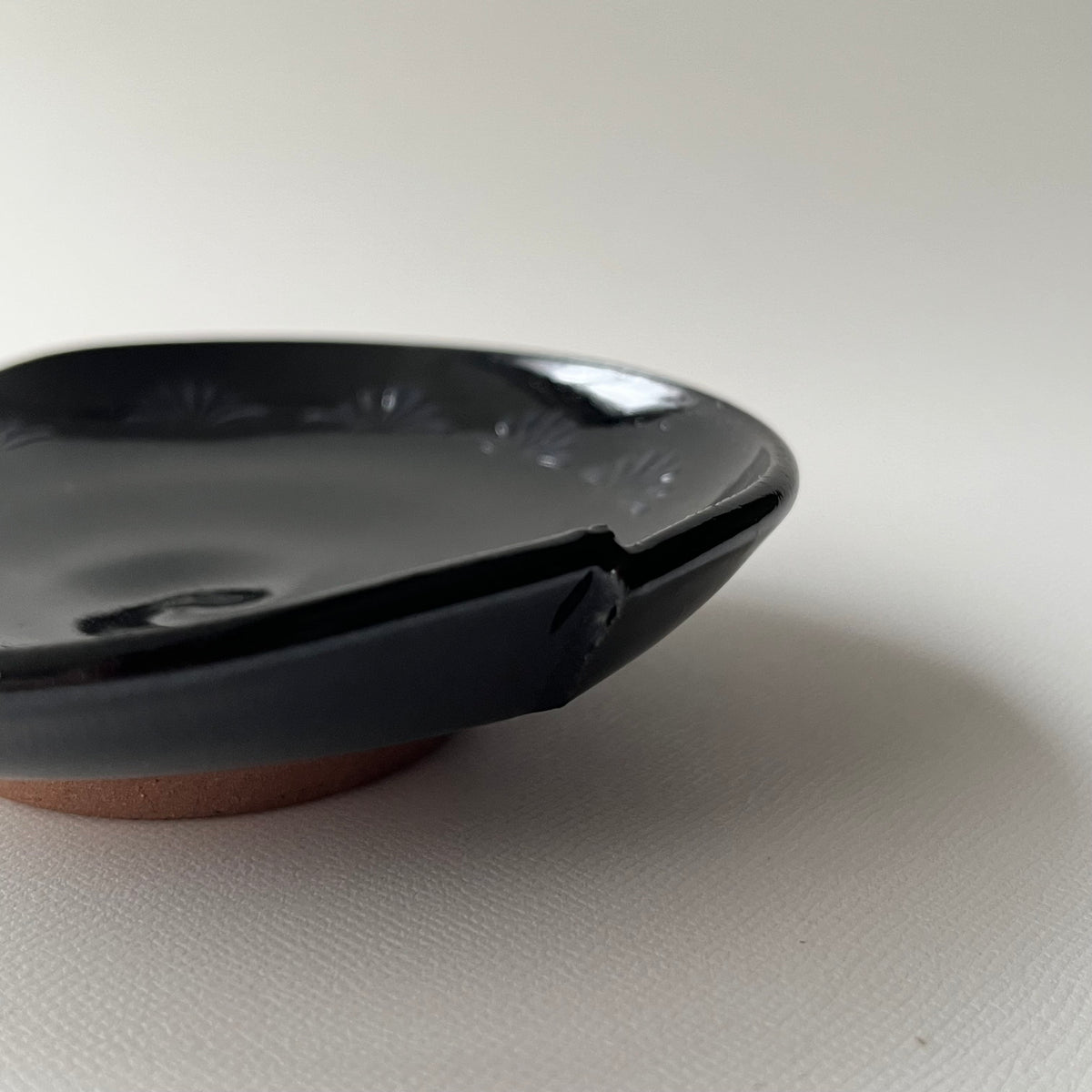 黒絵小皿　パルメット