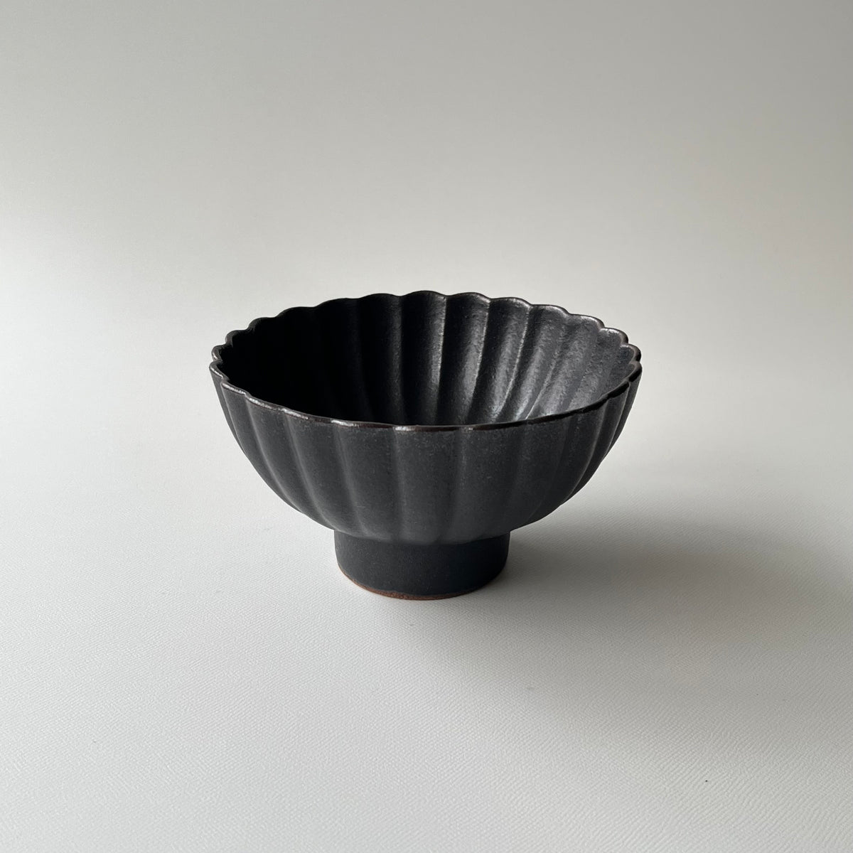 黒釉菊鉢