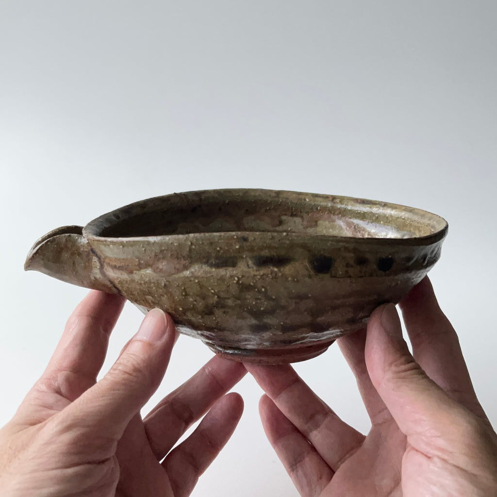 灰釉片口