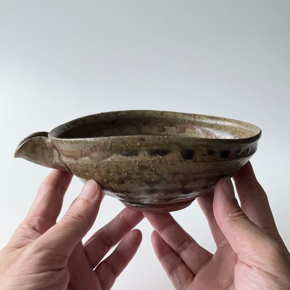 灰釉片口