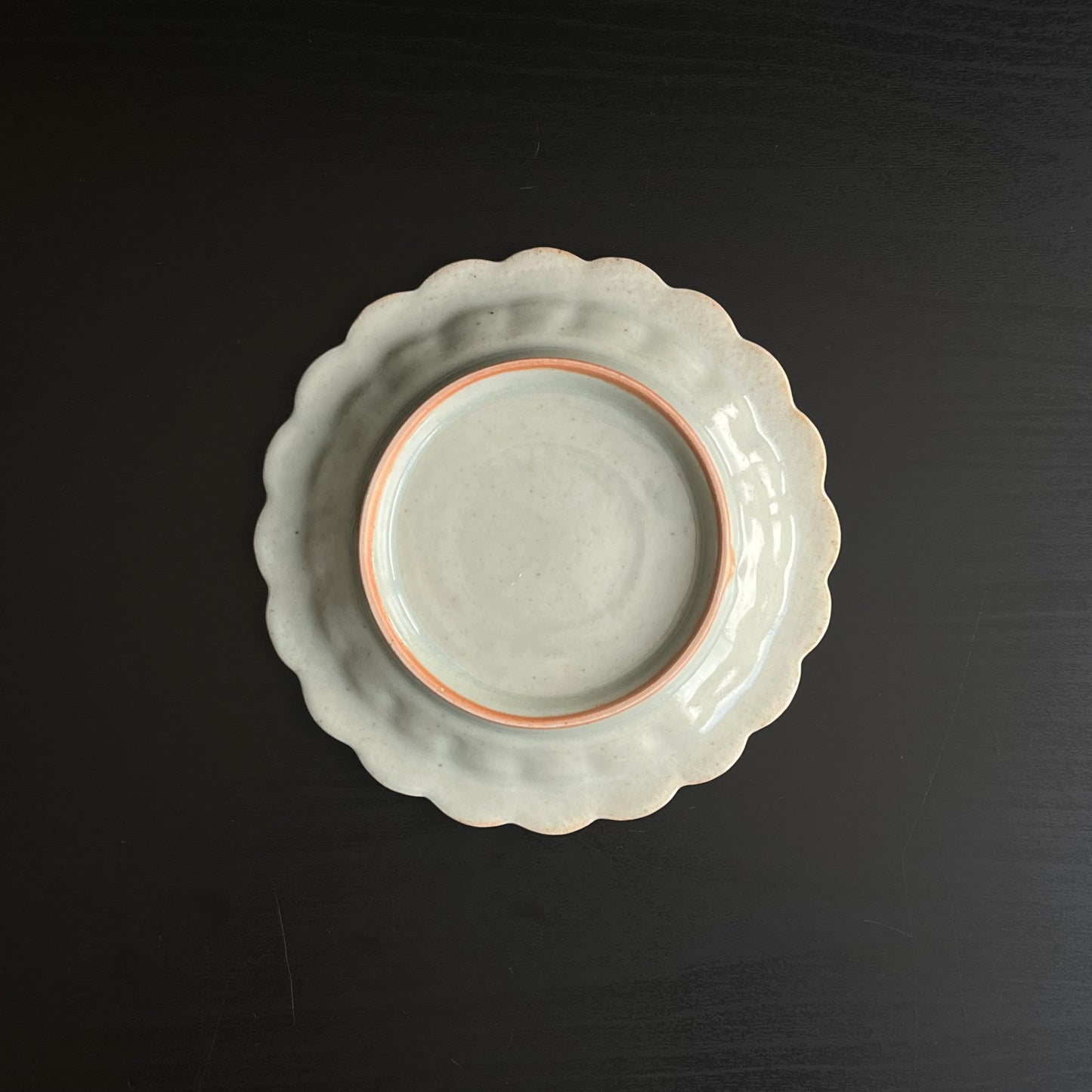 白磁輪花リム平皿