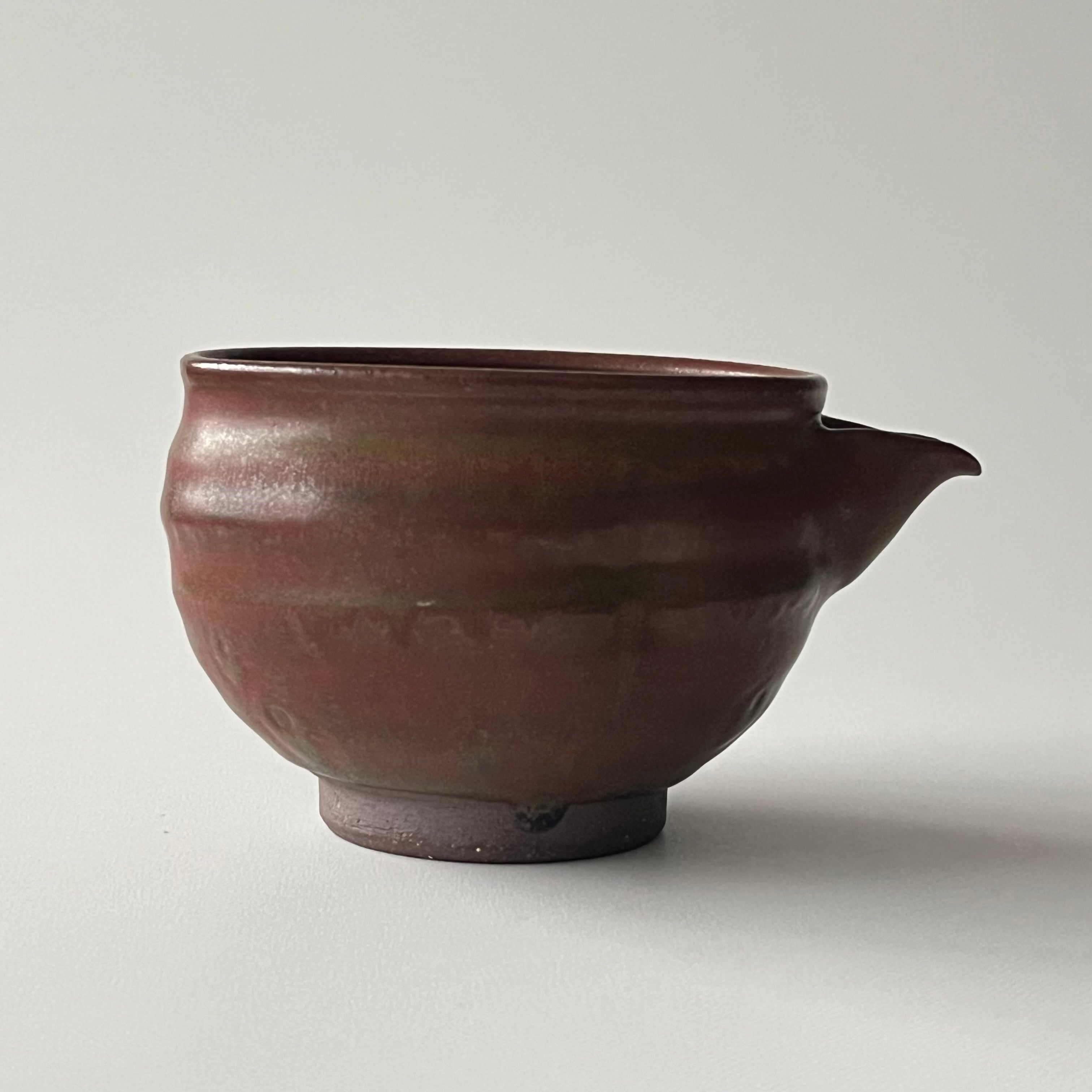 鉄釉片口