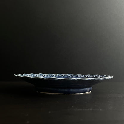 瑠璃釉ビワ文輪花皿