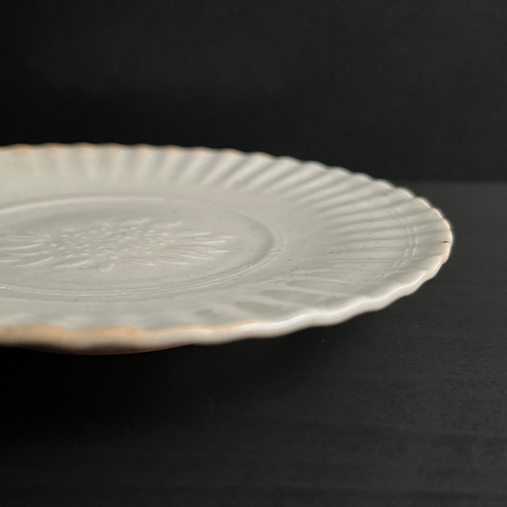 白磁金木犀文小皿