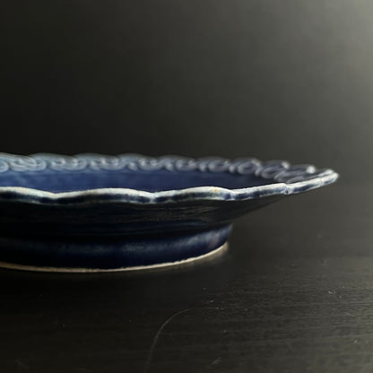 瑠璃釉ビワ文輪花皿