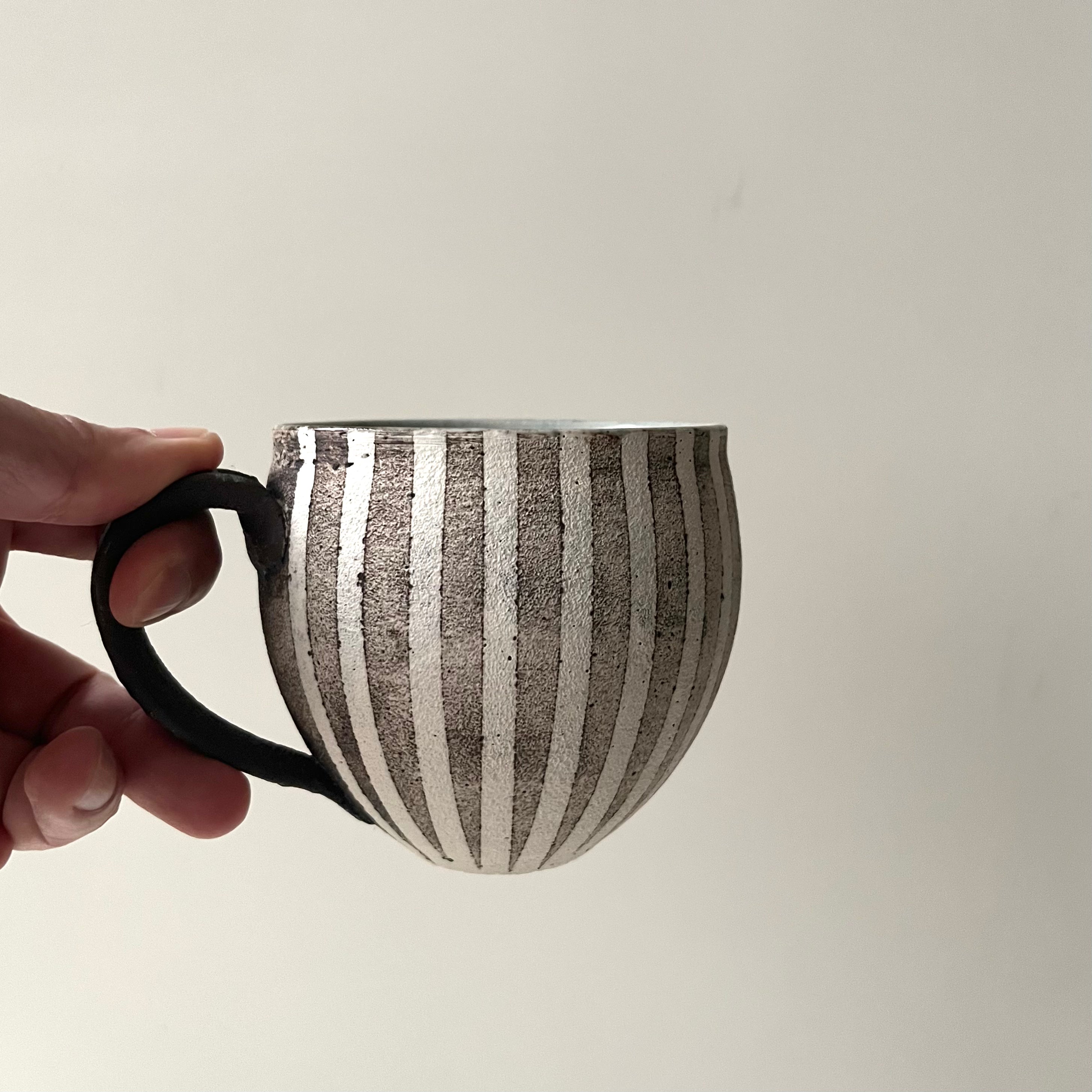 丸マグカップ（黒縞々） - dandeliOn