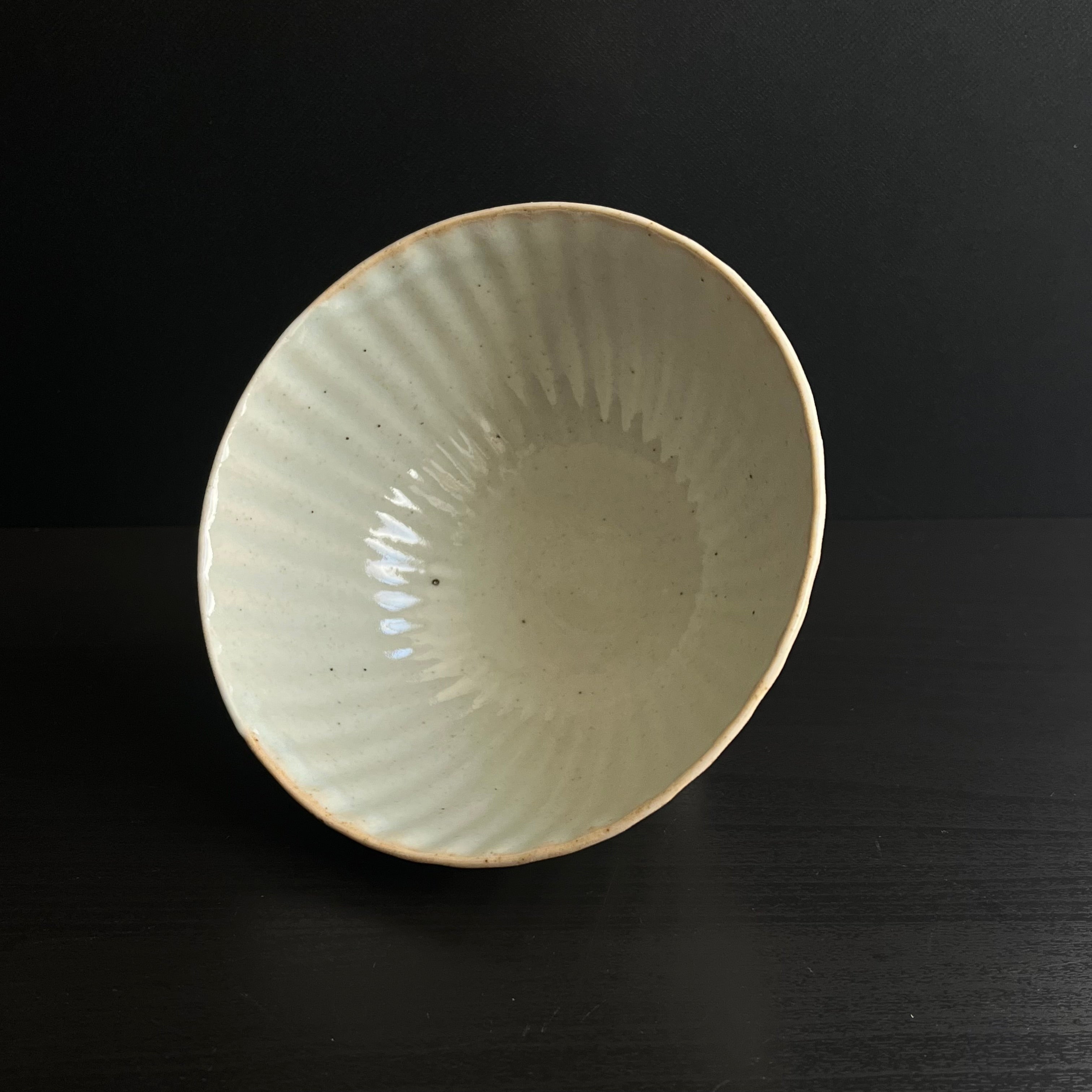 青磁陽刻六角小皿｜滝室窯 | 石田裕哉｜通販 – dandeliOn