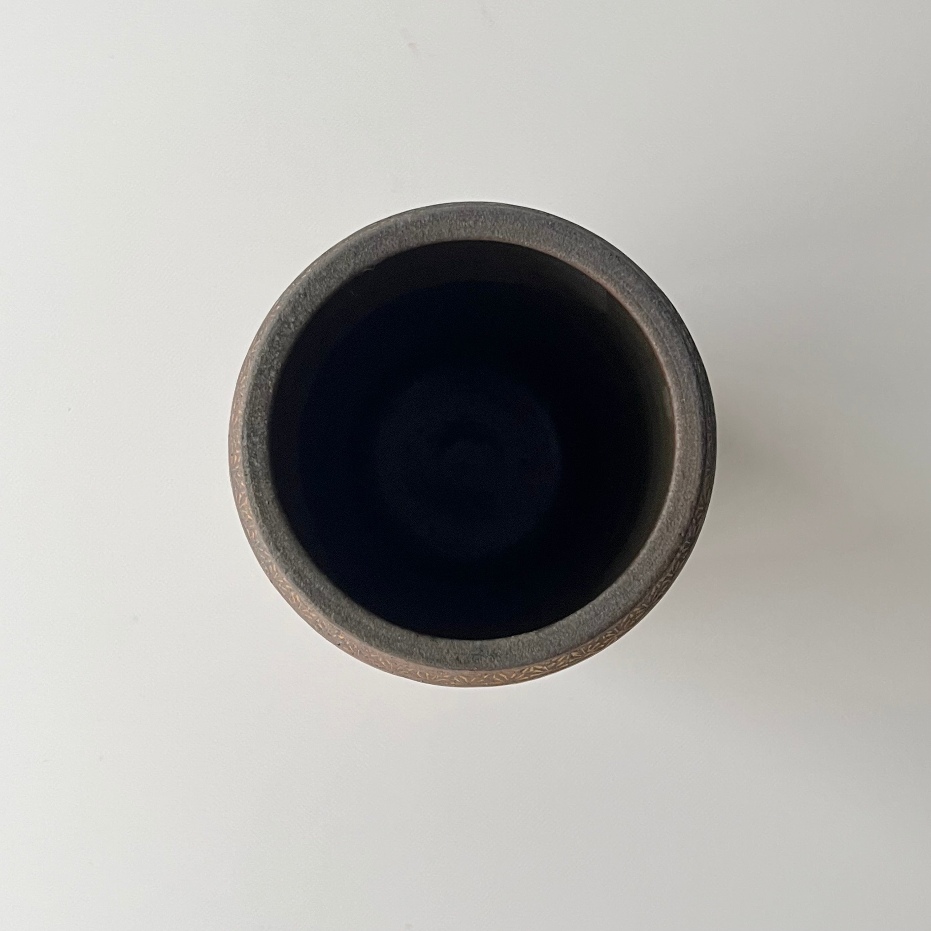南蛮象嵌筒花入