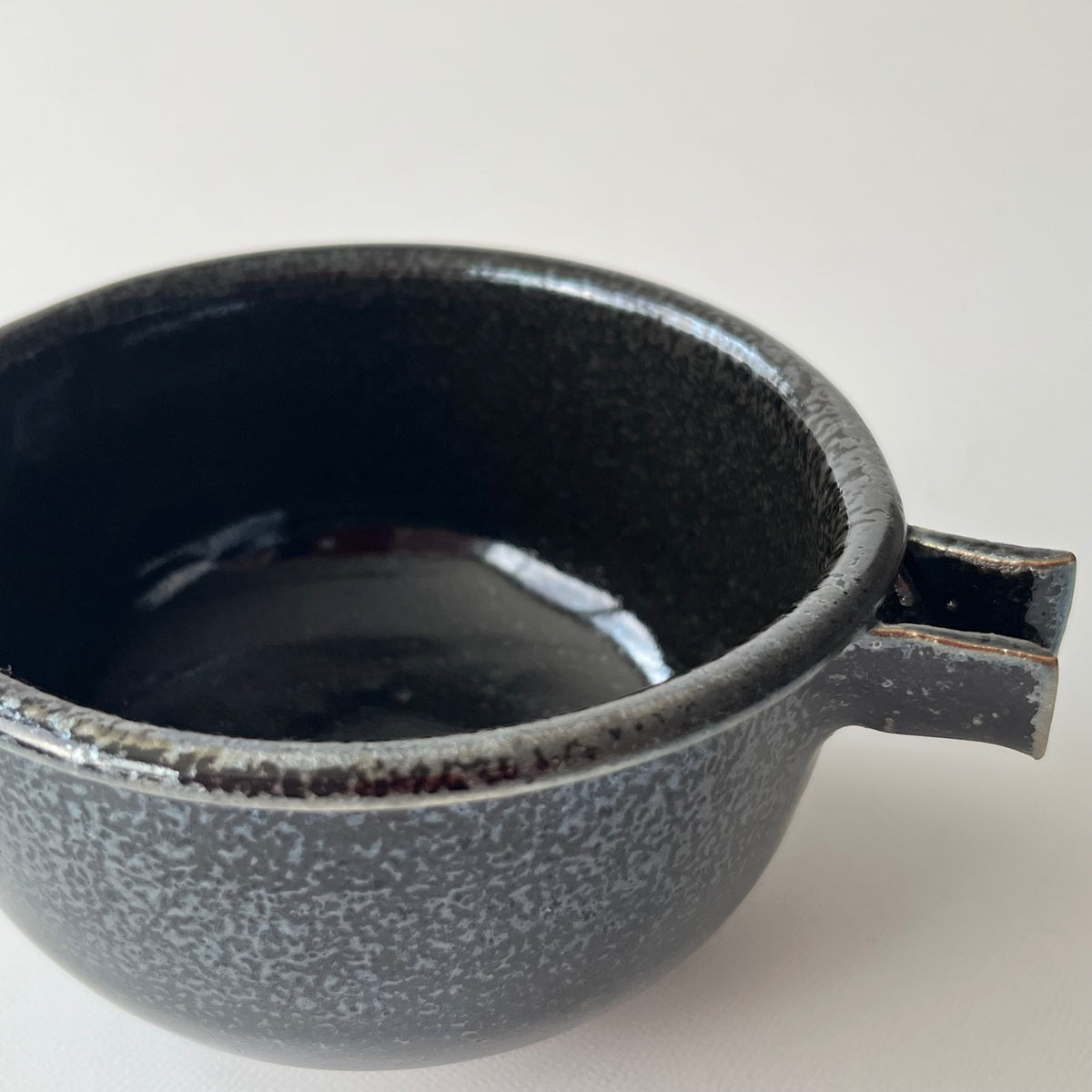 黒釉片口