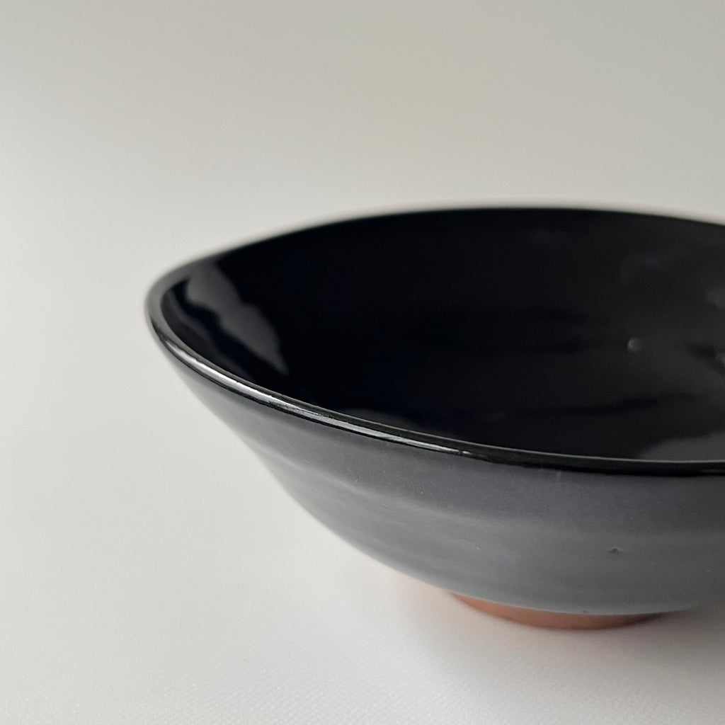 黒絵鉢　五福蝙蝠