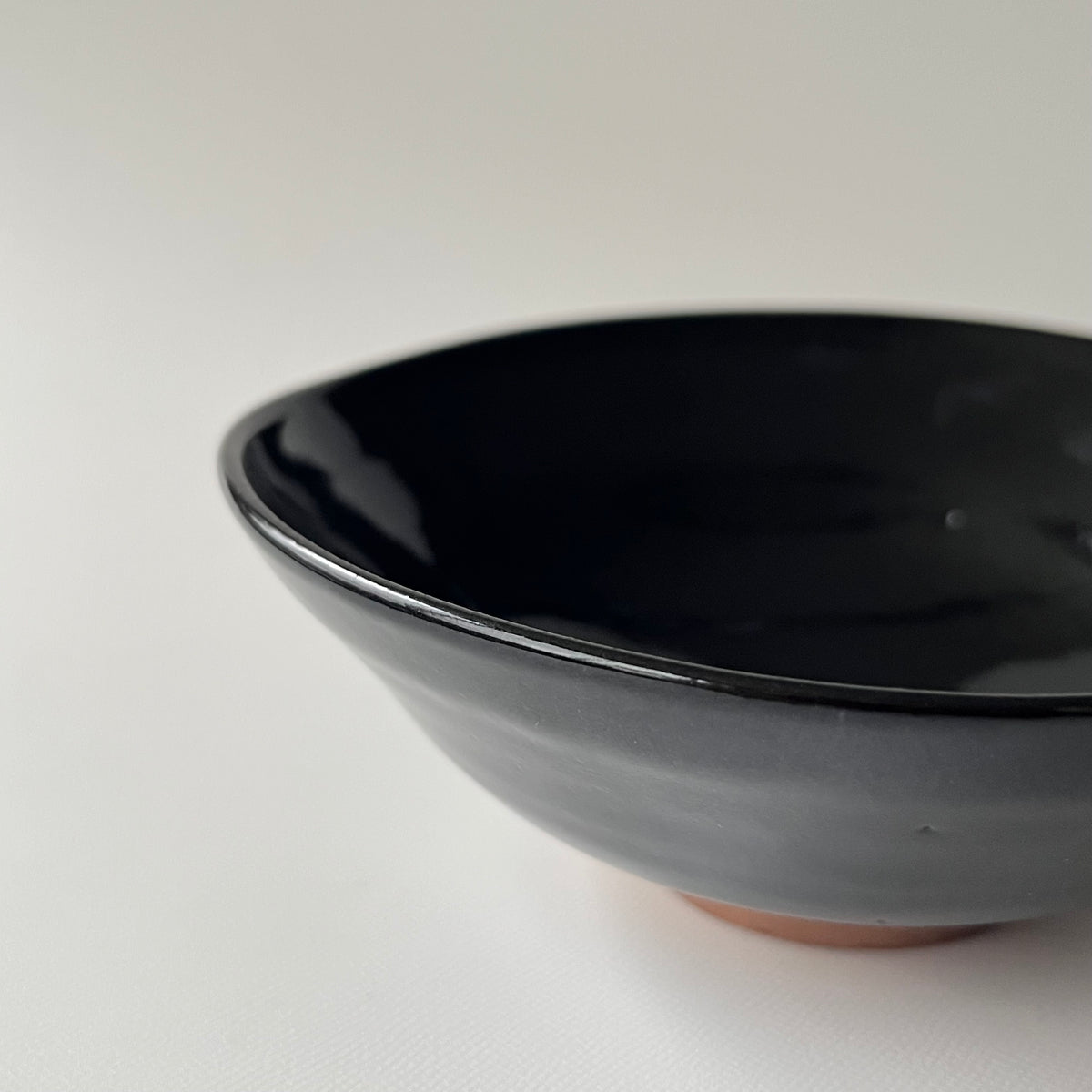 黒絵鉢　五福蝙蝠