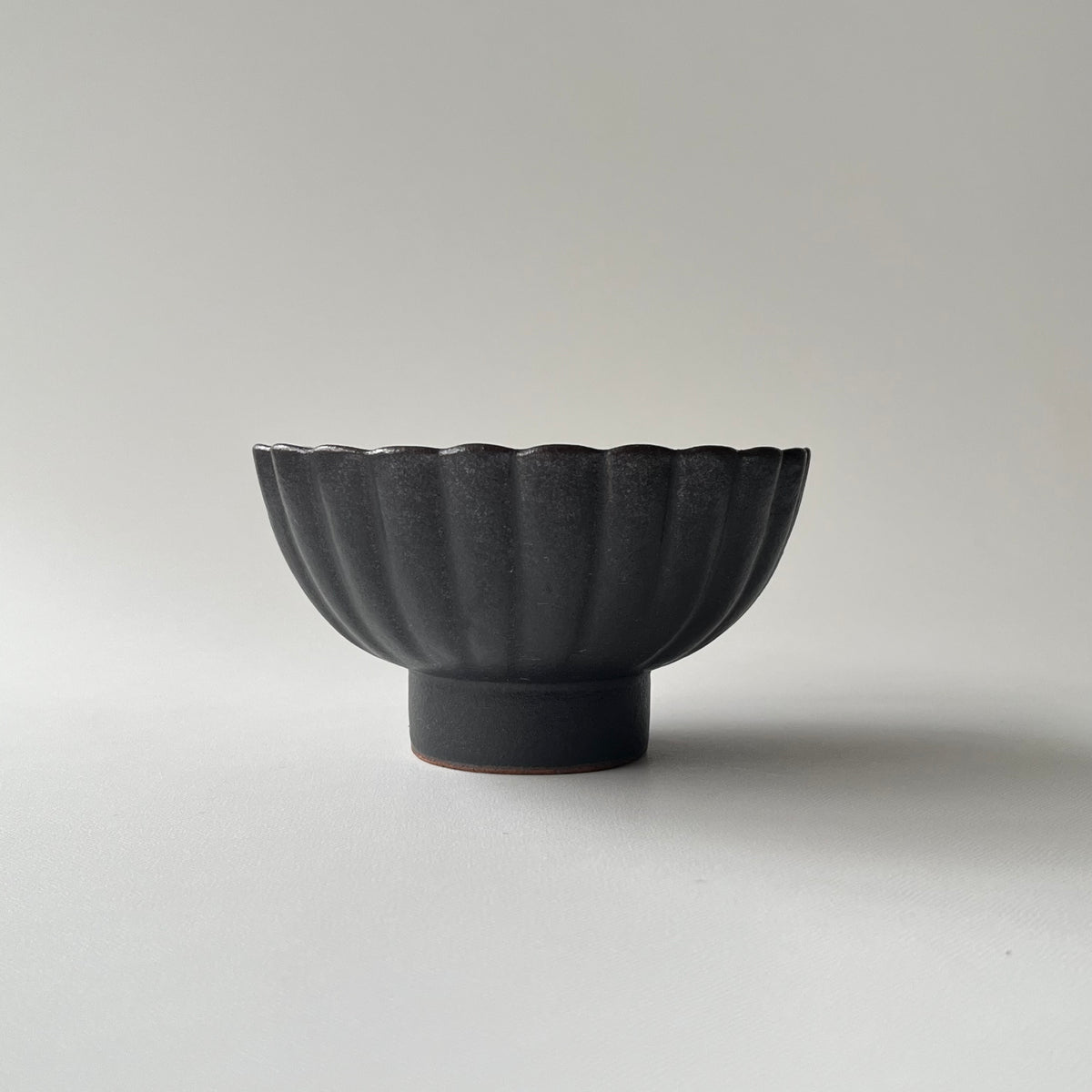 黒釉菊鉢