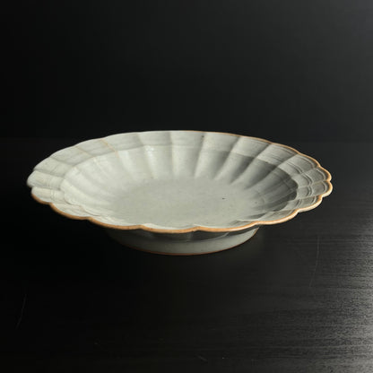 白磁輪花リム鉢（大）