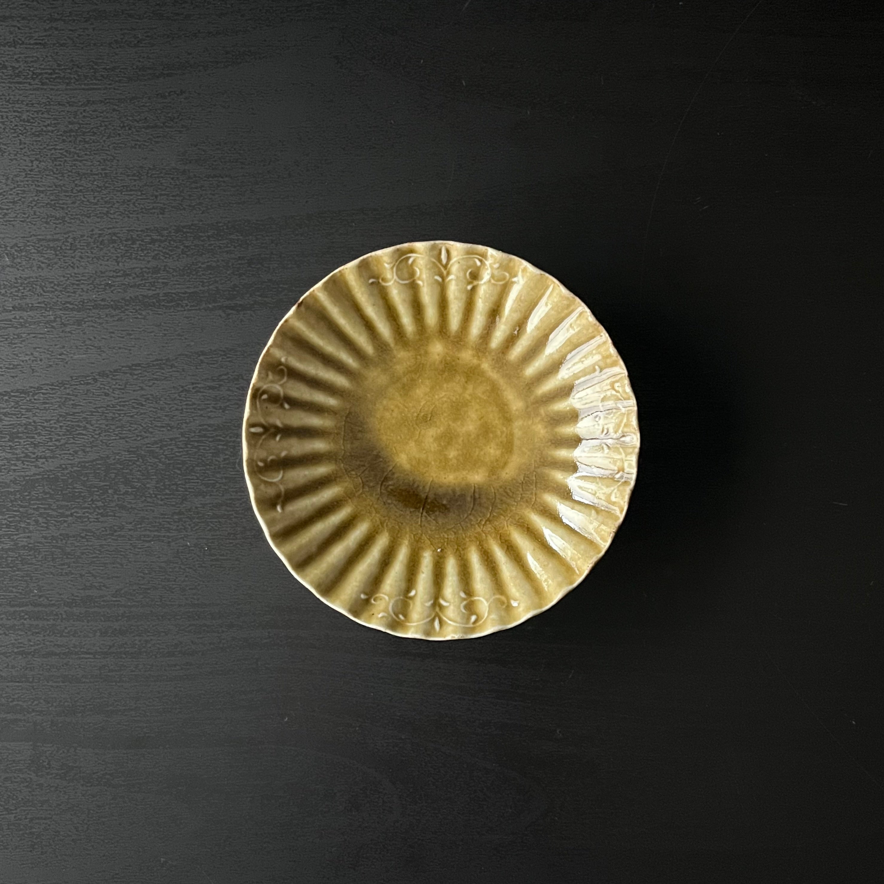 灰釉輪花小皿 - dandeliOn