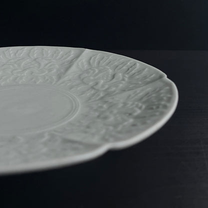 白磁陽刻輪花皿