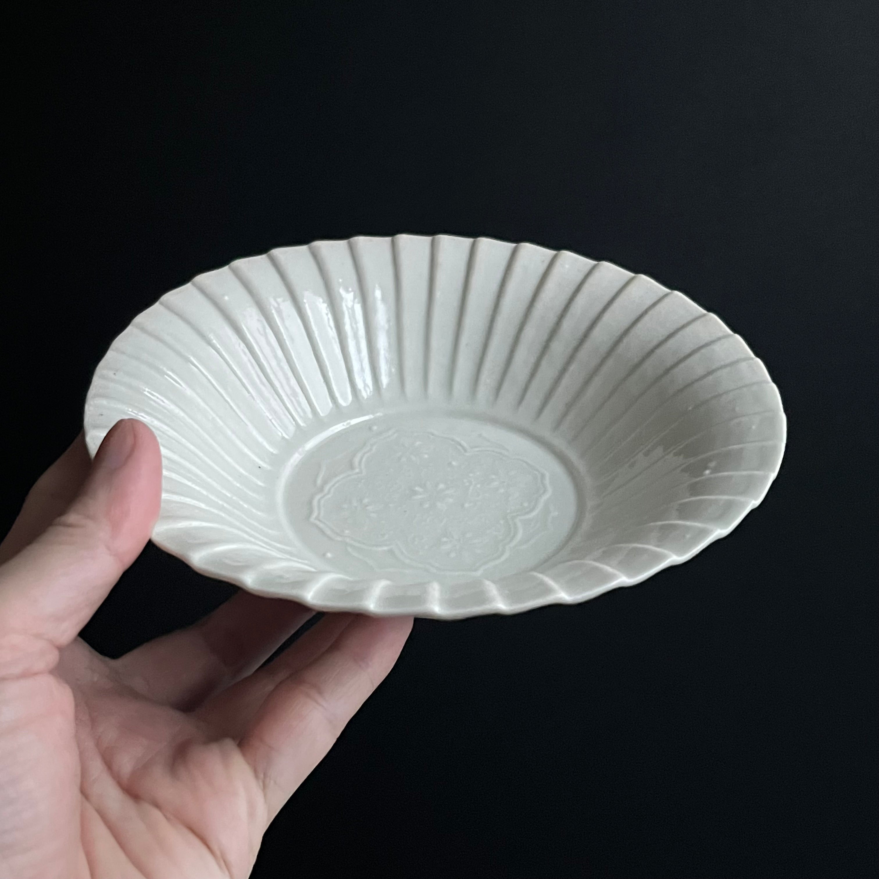 白磁陽刻輪花鉢 | 石田裕哉 | 通販 – dandeliOn