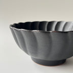 黒釉捻り菊鉢　大