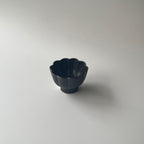 黒釉菊小鉢