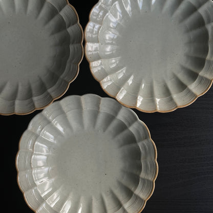 白磁輪花リム鉢（大）