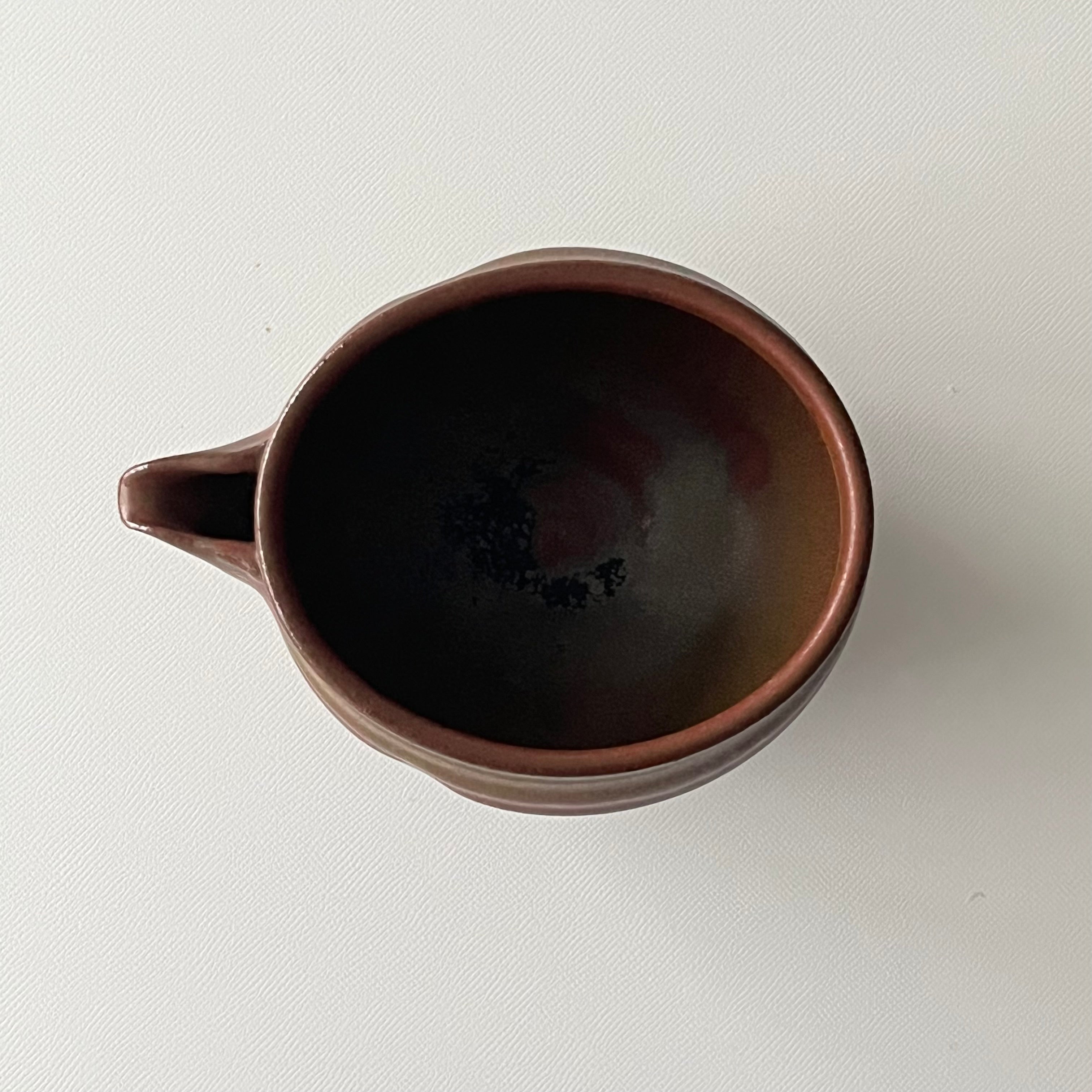 鉄釉片口