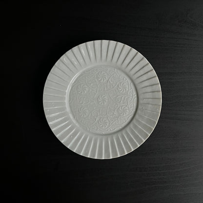 白磁草花文輪花皿