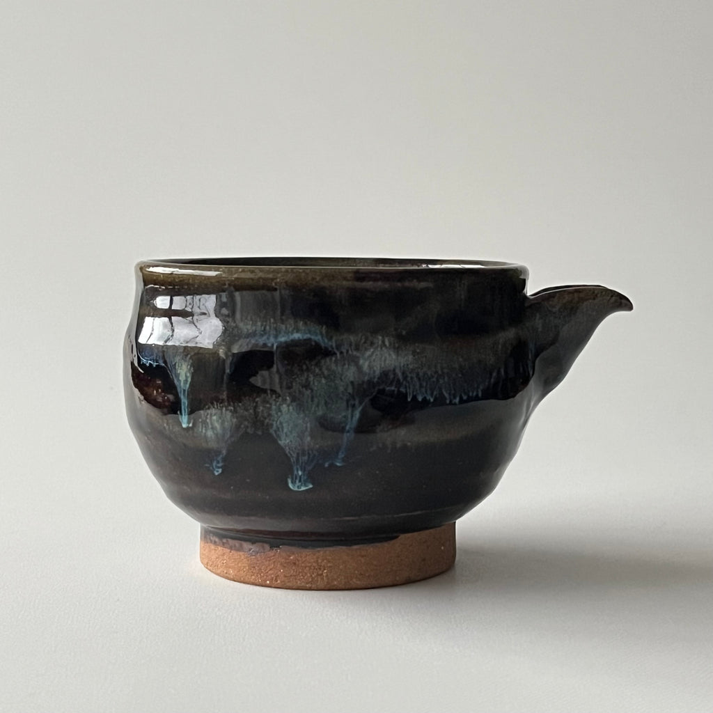 黒釉片口