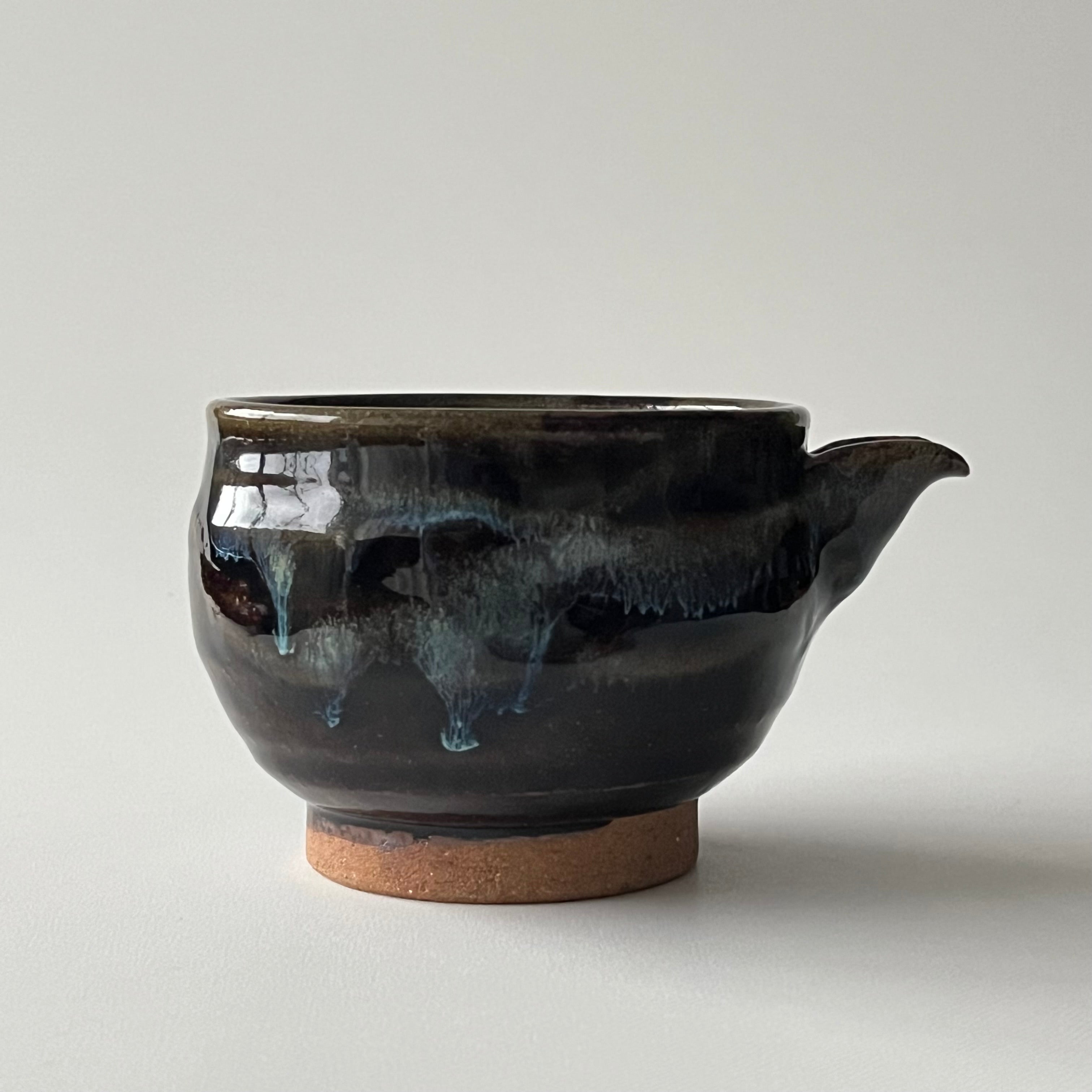 黒釉片口
