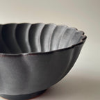 黒釉捻り菊鉢　大