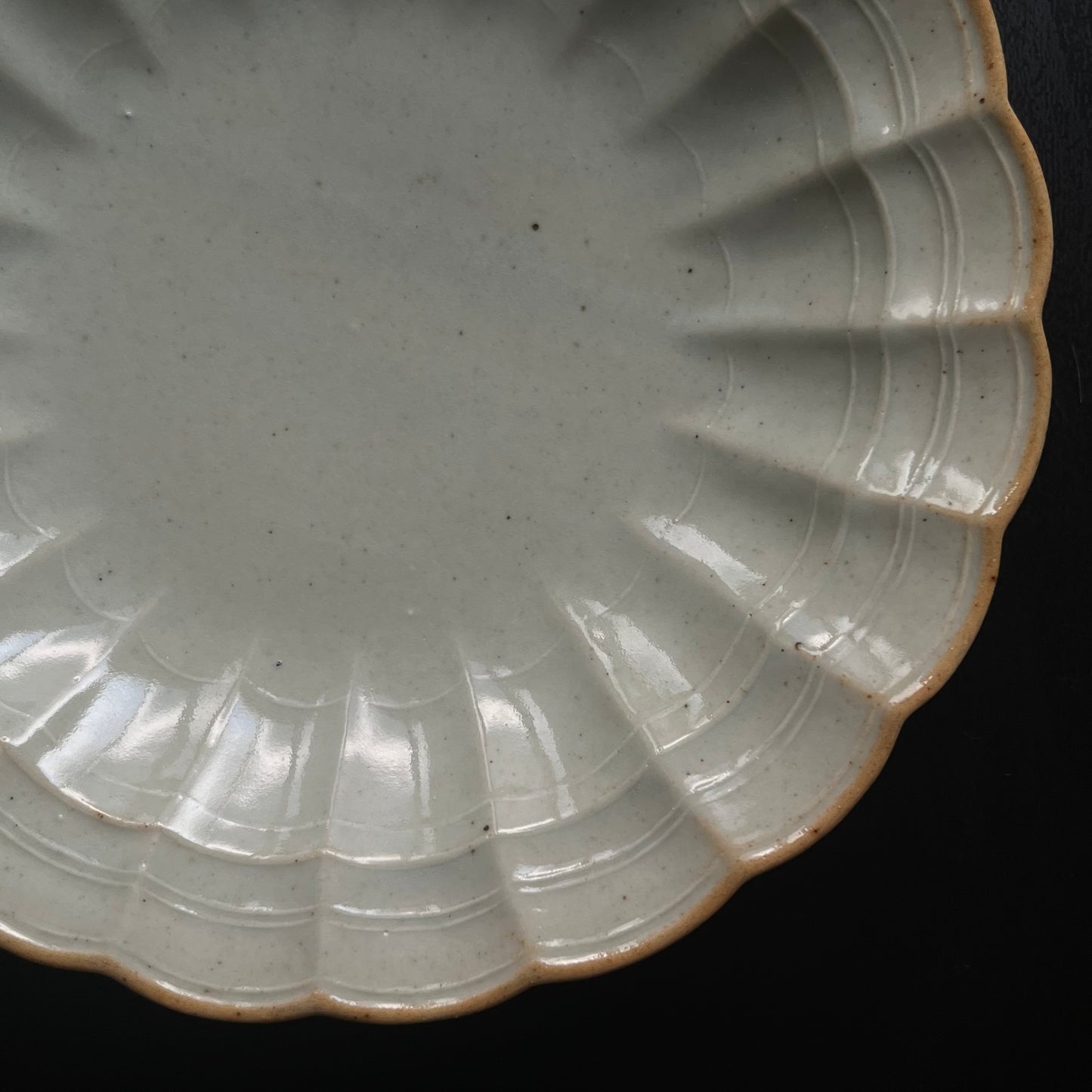 白磁輪花リム鉢（大）